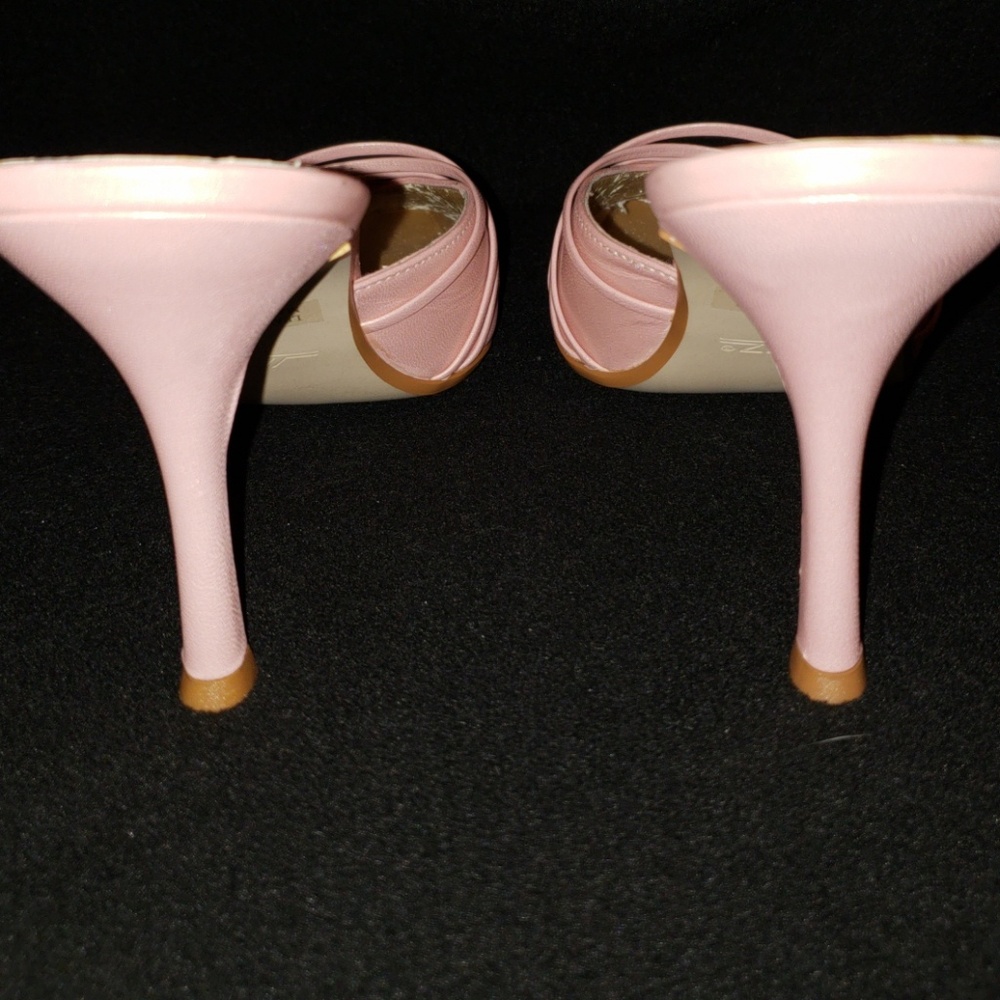Shoes - Picture 4 of 4